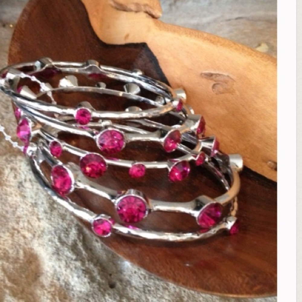 Set of 5 bangles with gorgeous pink stones